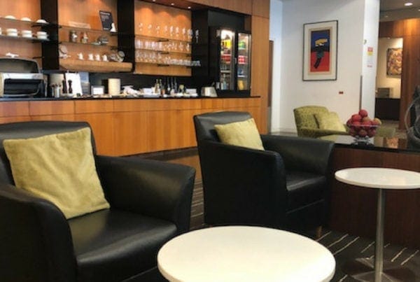 qantas auckland lounge