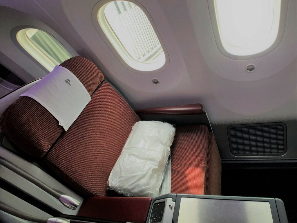 Latam business class SEAT SIDE VIEW