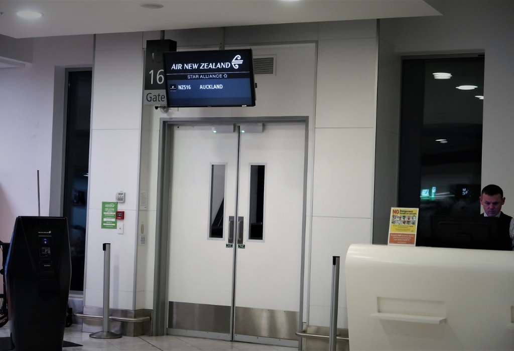 air new zealand economy review boarding gate 16