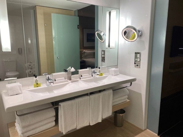 Intercontinental Melbourne The Rialto fitzroy suite bathrooom